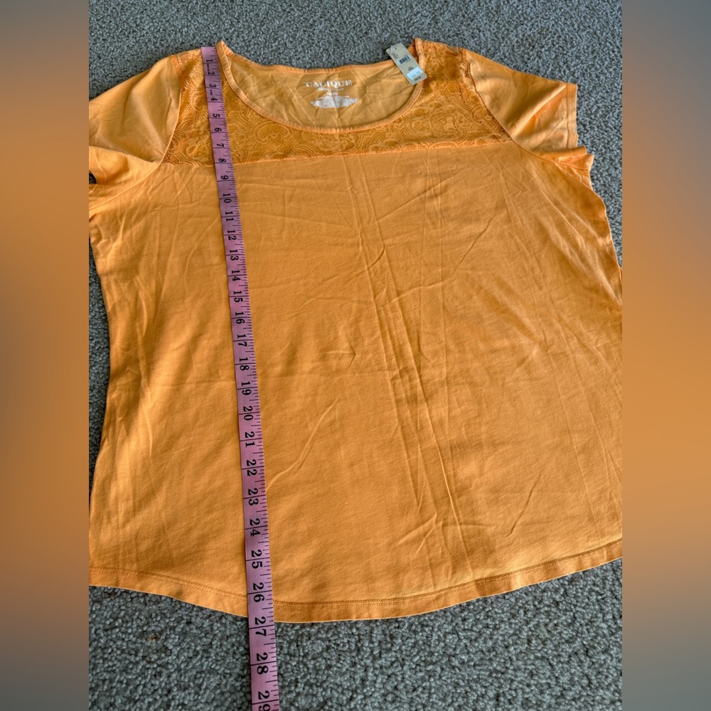 Catherines Short Sleeve Relaxed Fit Shirt - Picture 4 of 9